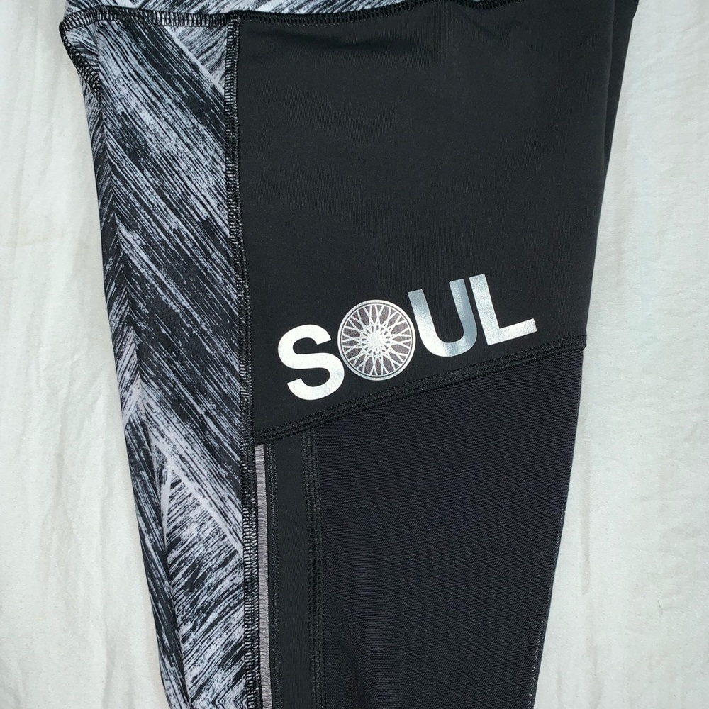 Lululemon Pattern Legging - Picture 2 of 6